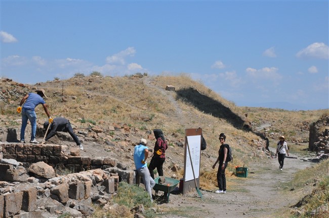 ani-oren-yeri’ndeki-kazida-mescit-bulundu-(16).jpg