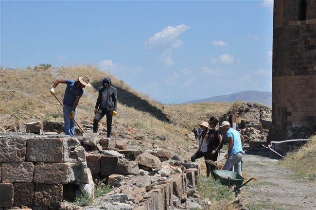 ani-oren-yeri’ndeki-kazida-mescit-bulundu-(17).jpg