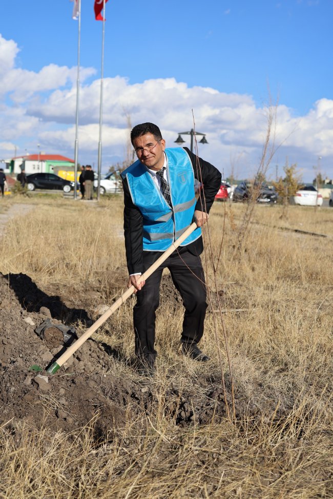 bassavci-amanvermez-fidan-dikti-(10).jpg