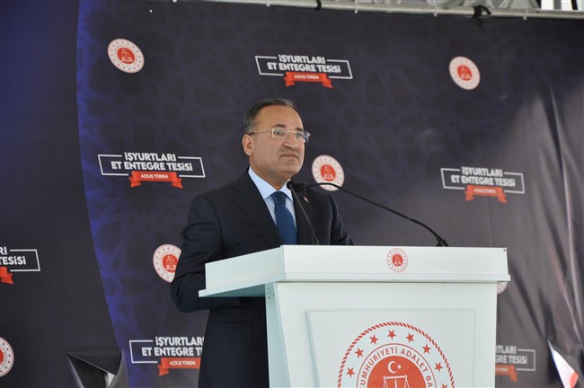 bozdag-“turkiye-cezaevlerinde-ve-turkiye’de-iskence-yoktur”-(5).jpg