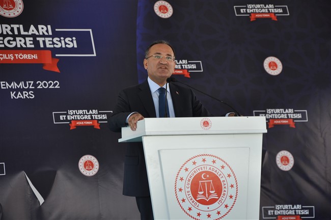 bozdag-“turkiye-cezaevlerinde-ve-turkiye’de-iskence-yoktur”-(6).jpg