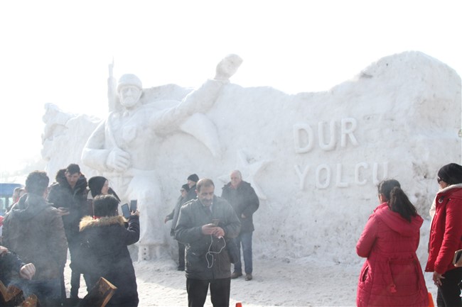 buz-tutan-cildir-golunde-kis-soleni--(22).jpg