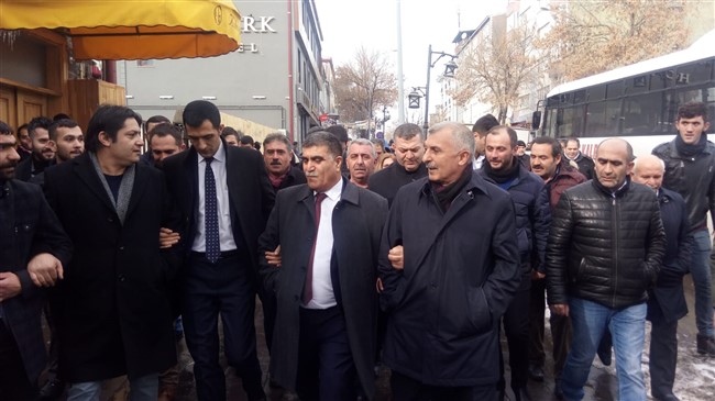 chp,-kars’ta-aday-tanitim-toplantisinda-bir-araya-geldi-(17).jpg