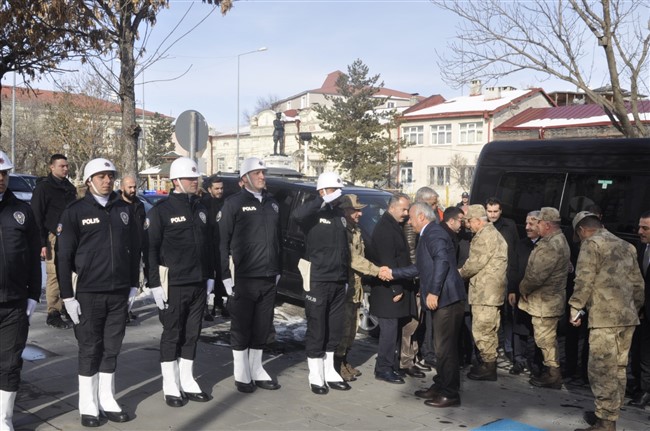 icisleri-bakan-yardimcisi-ersoy-teror-orgutunun-ulke-sinirindaki-varligi-700ler-civarina-dustu-(8).jpg