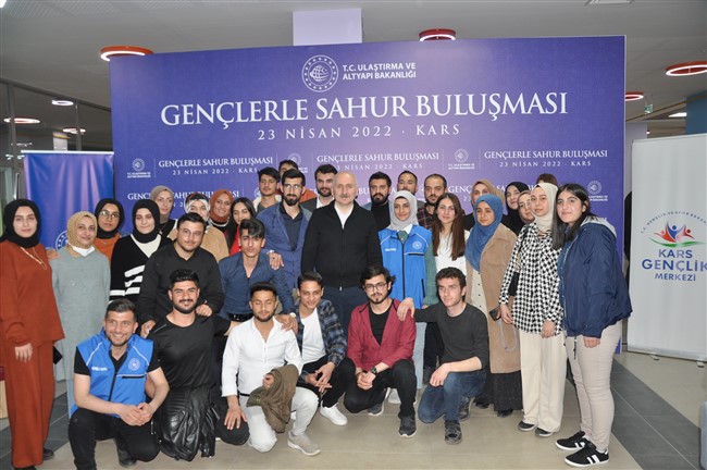 karaismailoglu,-sahurda-karsli-genclerle-(20).jpg