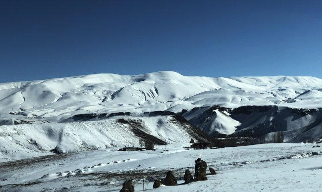 kars’ta-beyaza-burunen-daglar-kartpostallik-goruntuler-olusturdu-(3).jpg