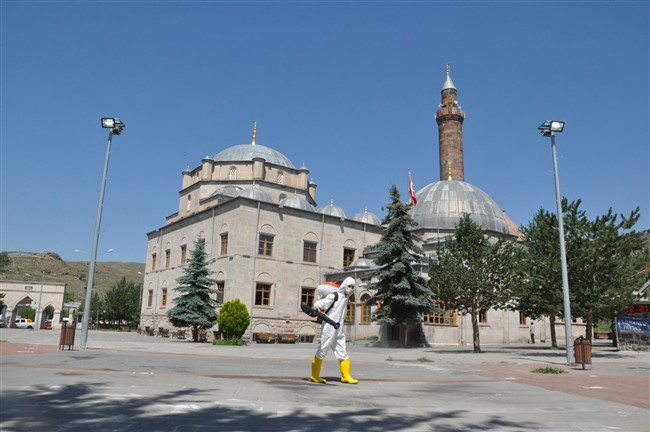 kars’ta-boceklere-karsi-ilaclama-basladi-(5).jpg