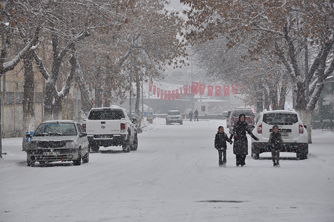 kars’ta-kar-yagisi-hayati-olumsuz-etkiliyor--(3).jpg