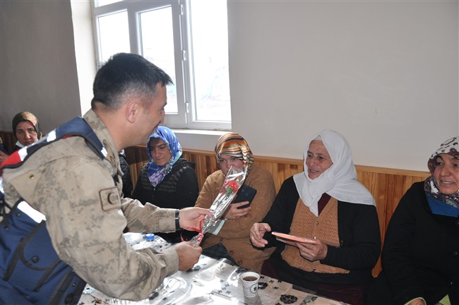 kars’ta-koylu-kadinlar-ilk-kez-gunlerini-kutladi!-(10).jpg