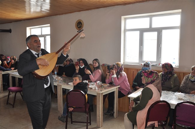 kars’ta-koylu-kadinlar-ilk-kez-gunlerini-kutladi!-(7).jpg