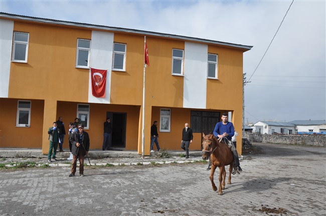 kars’ta-olasi-kaza-ve-hirsizliga-cipli-koruma!-(7).jpg