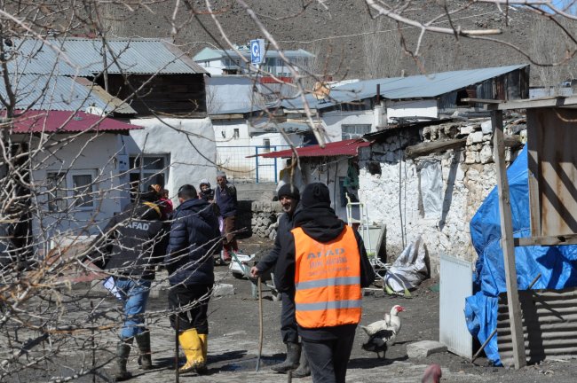 kars’ta-selden-etkilenen-bolgede-hasar-tespiti-yapiliyor-(2).jpg