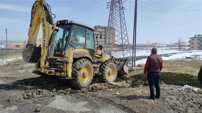 kars’ta-su-patlagi-yolu-cokertti!-(11).jpg