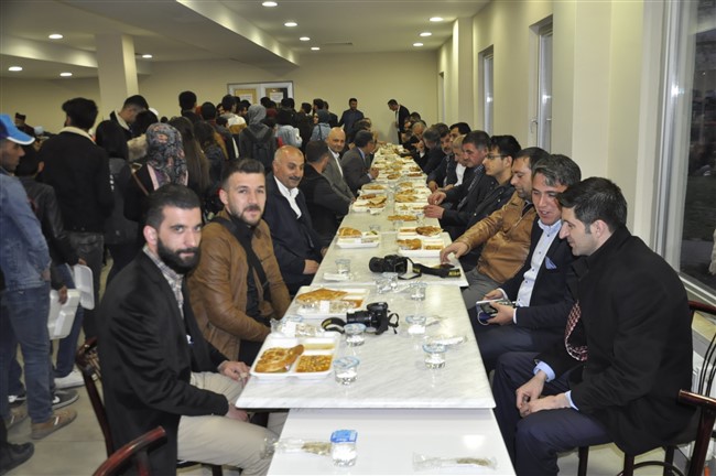 kars-belediyesi-iftar-cadiri-vatandasin-yuzunu-gulduruyor-(13).jpg