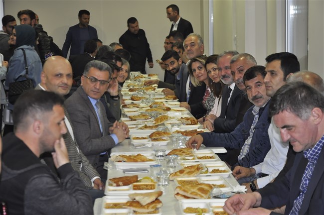 kars-belediyesi-iftar-cadiri-vatandasin-yuzunu-gulduruyor-(14).jpg