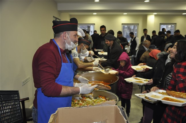 kars-belediyesi-iftar-cadiri-vatandasin-yuzunu-gulduruyor-(7).jpg