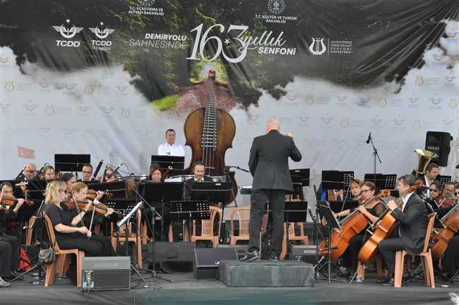 karsli-cocuklardan-senfoni-konserine-yogun-ilgi-(4).jpg