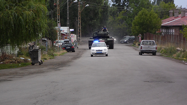 karsta-darbeci-tank,-kislaya-geri-dondu!-(6).jpg