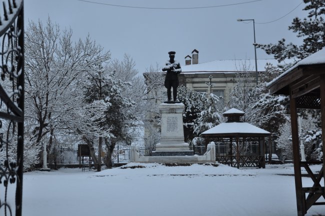 karsta-mart-kapidan-baktirir,-kazma-kurek-yaktirir-deyimi-gercek-oldu-(2).jpg