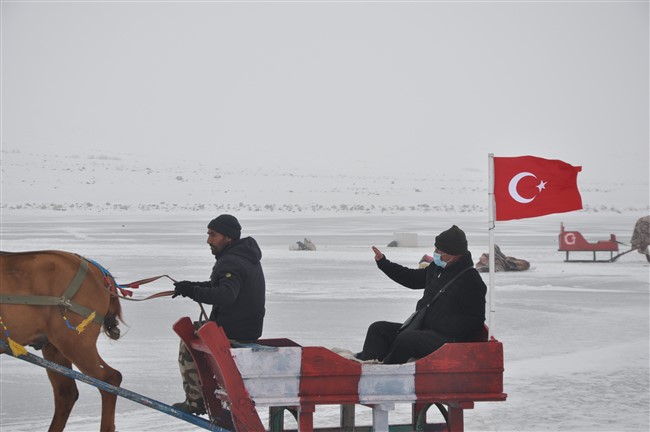 turistik-dogu-ekspresi-yolculari-cildir-golunde-eglendi-(18).jpg