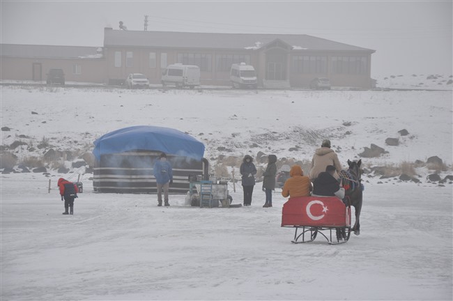 turistik-dogu-ekspresi-yolculari-cildir-golunde-eglendi-(4).jpg