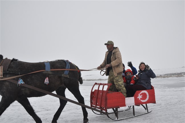 turistik-dogu-ekspresi-yolculari-cildir-golunde-eglendi-(5).jpg