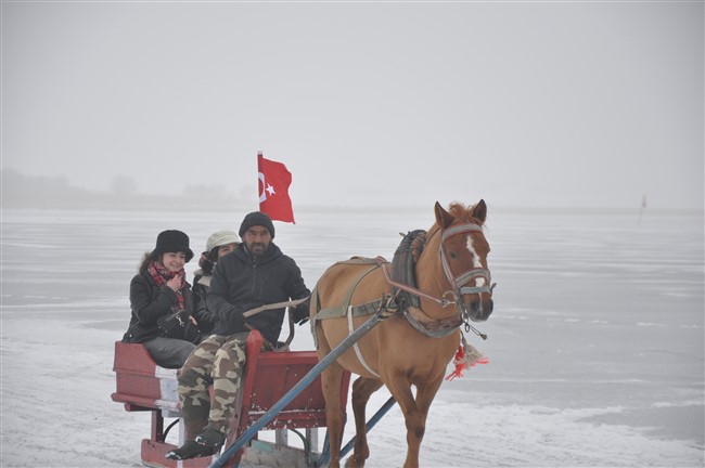 turistik-dogu-ekspresi-yolculari-cildir-golunde-eglendi-(6).jpg