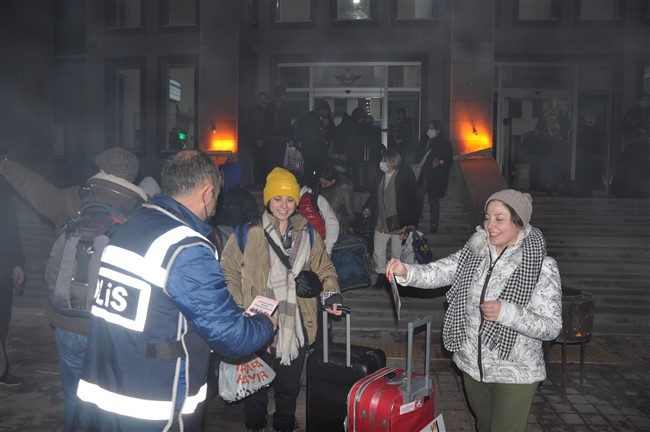 turistik-dogu-ekspresi-yolcularina-sazli-sozlu-karsilama-(29).jpg