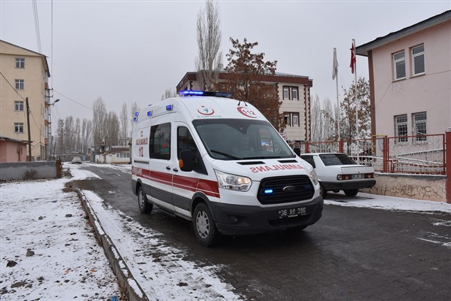 1-nisan-sakasi-yapan-da-inegim-doguruyor-ambulans-gonderin-diyen-de-112yi-ariyor-(4).jpg