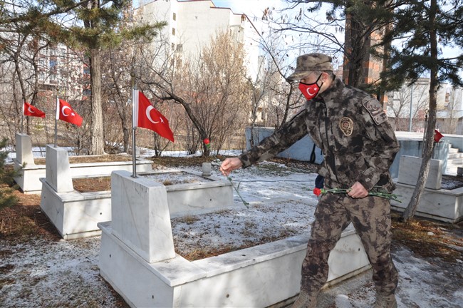 18-mart-canakkale-sehitleri-karsta-anildi-(13)-001.jpg