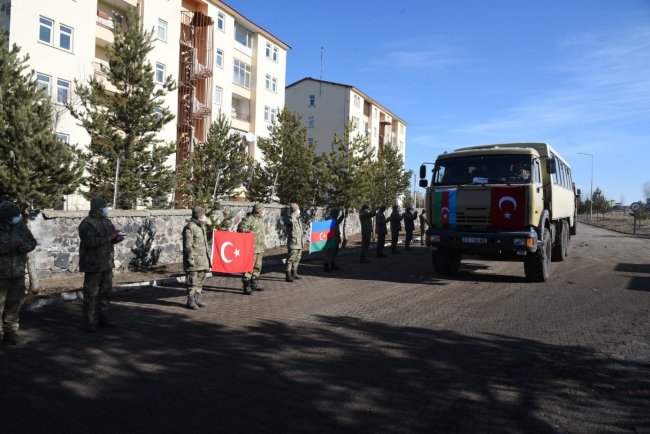 azerbaycan-silahli-kuvvetleri-kars’tan-ayrildi-(4).jpg