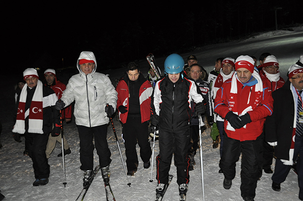 bakan-kilic,-kayak-severleri-sarikamis’a-davet-etti-(6).jpg