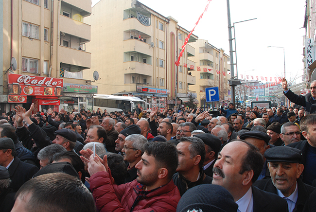 binlerce-karsli-bakan-arslan’i-bagrina-basti-(3).jpg