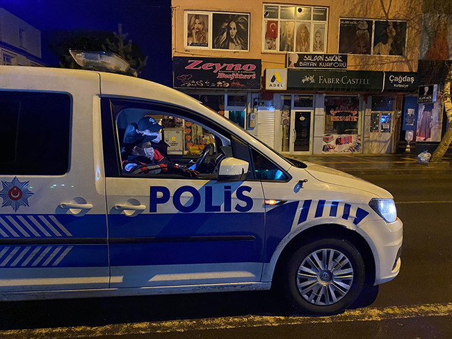 bir-gunlugune-polis-olan-down-sendromlu-muhammet’ten-vadandaslara-“evde-kal-cagrisi-(2).jpg