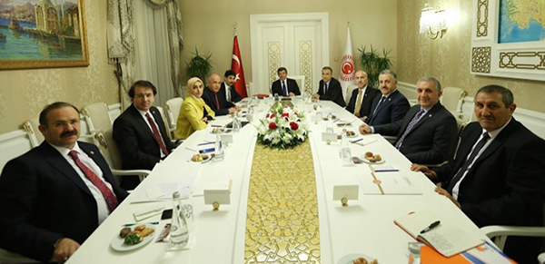 bolge-vekilleri-basbakan-davutoglu-ile-bir-araya-geldi-(1).jpg