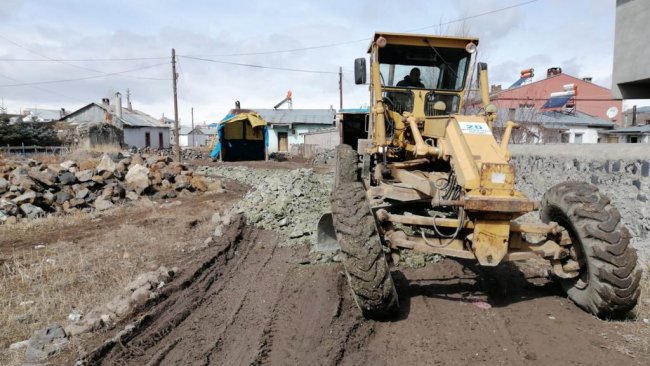 kars’ta-‘bozuk-yollar’-vali-oksuz’un-talimatiyla-yapiliyor-(3).jpg