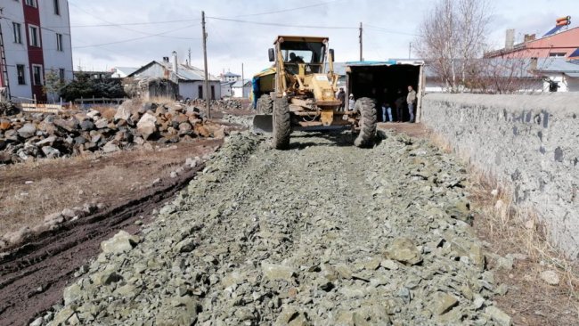 kars’ta-‘bozuk-yollar’-vali-oksuz’un-talimatiyla-yapiliyor-(4).jpg