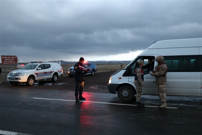 kars’ta-“turkiye-ozel-trafik-uygulamasi”-yapildi-(1).jpg