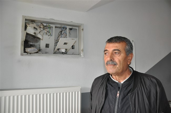 kars’ta-4-eve-yildirim-dustu!-(7).jpg