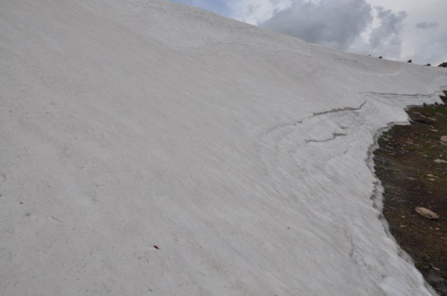 kars’ta-5-metre-yuksekliginde-kar-kutlesi-gorenleri-sasirtti-(2).jpg