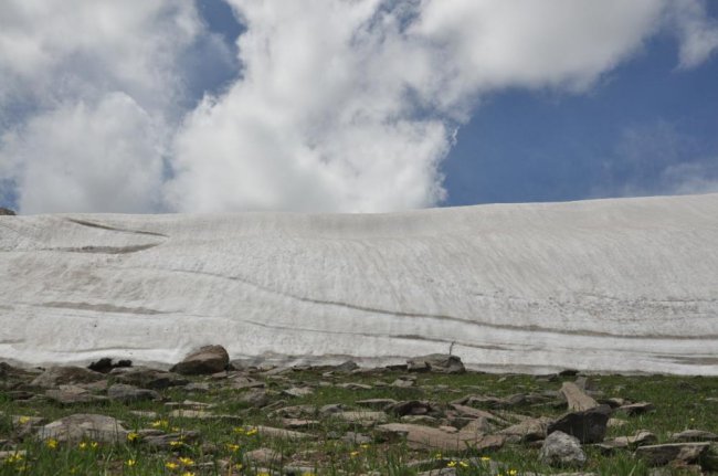 kars’ta-5-metre-yuksekliginde-kar-kutlesi-gorenleri-sasirtti-(4).jpg