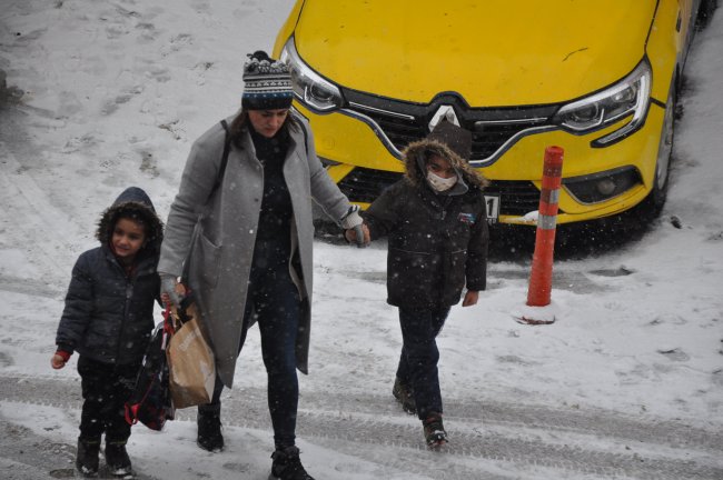 kars’ta-50-koy-yolu-kardan-kapandi-(5).jpg