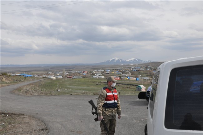 kars’ta-7-bolgede-karantina-devam-ediyor-(2).jpg