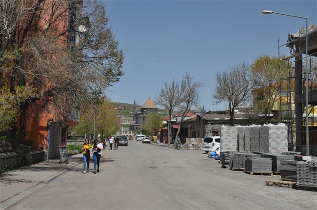 kars’ta-cadde-ve-sokaklar-genclerin!-(8).jpg