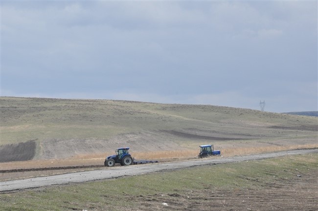 kars’ta-koronali-gunlerde-tarla-surumu-basladi-(2).jpg