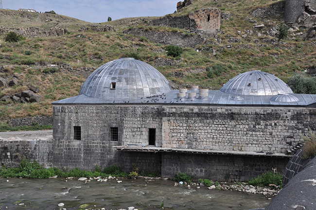 kars’ta-osmanlidan-kalma-iki-hamamin-restorasyonu-suruyor--(2).jpg