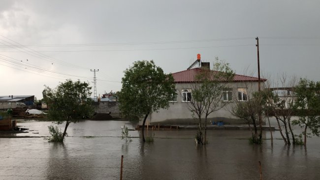 kars’ta-saganak-sonrasi-ev-ve-araziler-sular-altinda-kaldi-(2).jpg