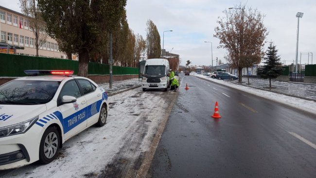 kars’ta-trafik-ekiplerinden-kis-lastigi-denetimi-(1).jpg