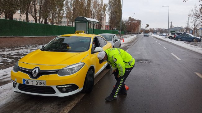 kars’ta-trafik-ekiplerinden-kis-lastigi-denetimi-(6).jpg