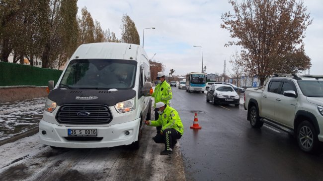 kars’ta-trafik-ekiplerinden-kis-lastigi-denetimi-(9).jpg